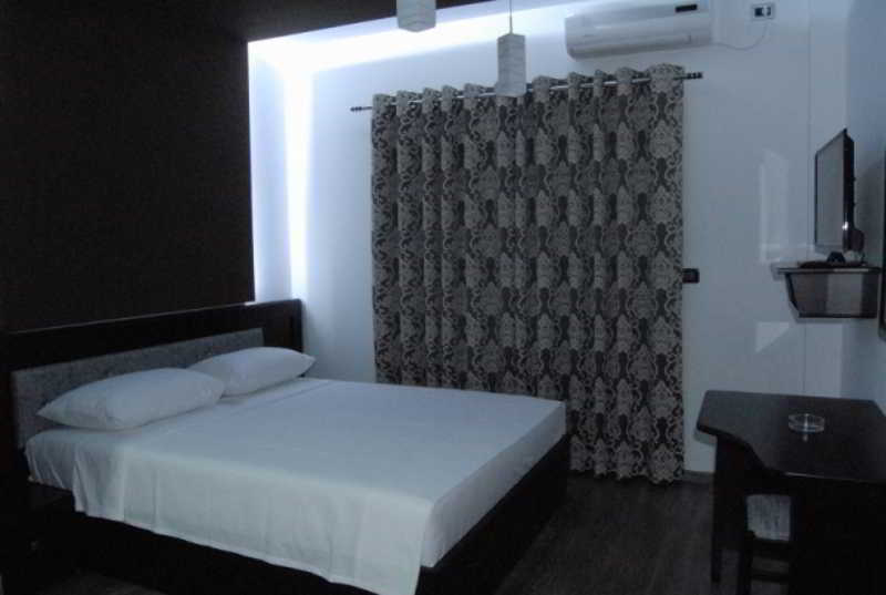New Heaven Hotel Sarandë Buitenkant foto