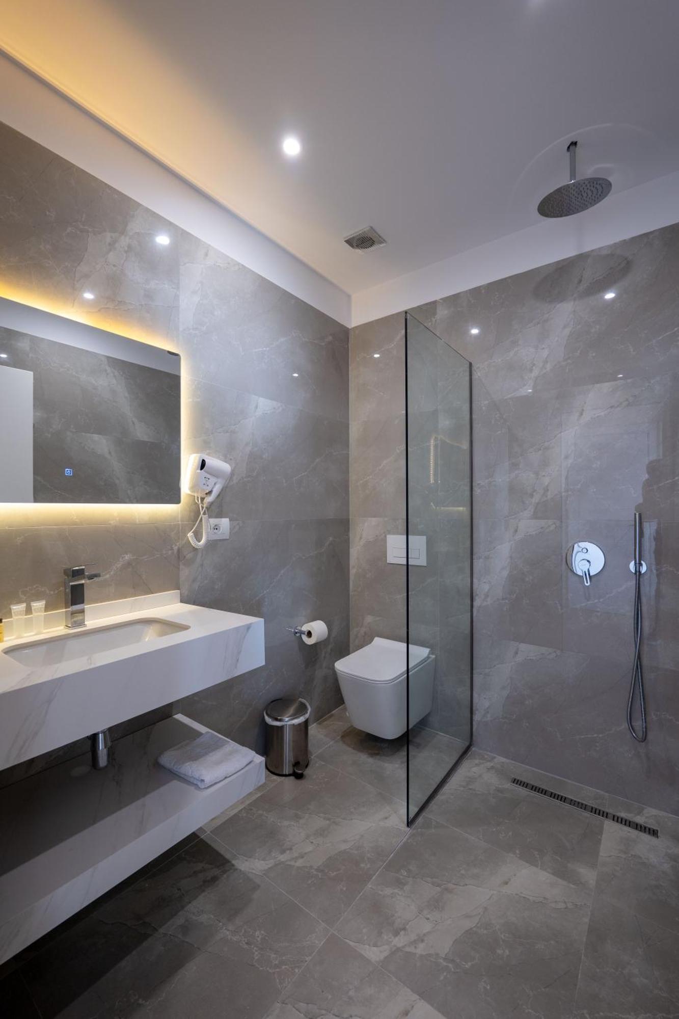 New Heaven Hotel Sarandë Buitenkant foto