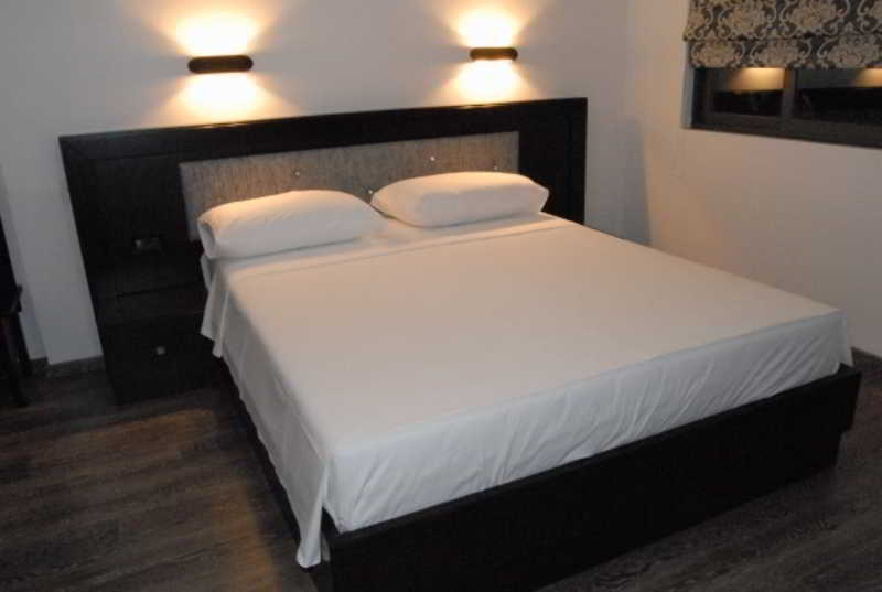 New Heaven Hotel Sarandë Buitenkant foto